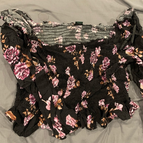 Beautiful floral cropped long sleeve - Picture 1 of 1